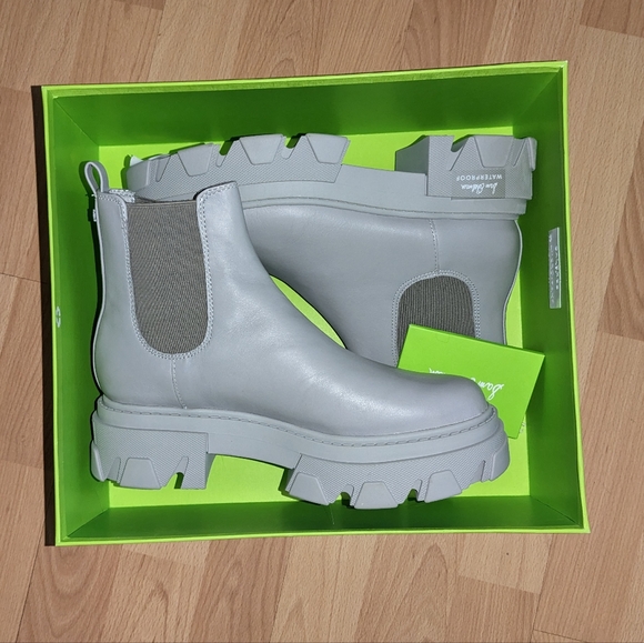 NIB Sam Edelman Daelyn Lug Sole Chelsea Boot - Picture 9 of 10